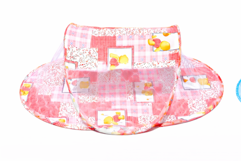 Protege a tu bebé de mosquitos e insectos mientras duerme o juega. Diseño ligero, portátil y fácil de armar en segundos. Fabricado con malla transpirable que permite circulación de aire y mantiene la comodidad del bebé. Ideal para casa o viajes.